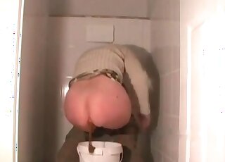 Chubby wench in the toilet is making a scat show